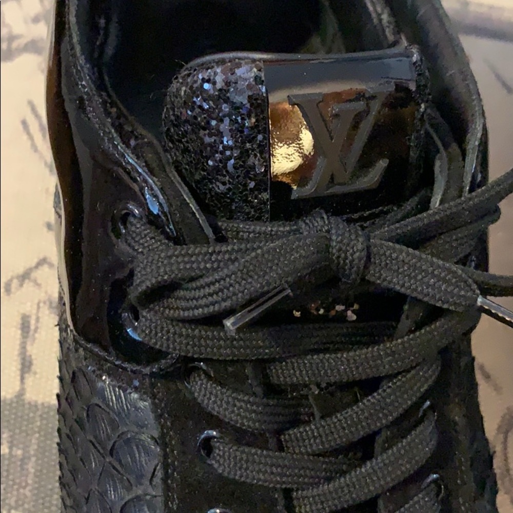Louis Vuitton - Picture 3 of 8
